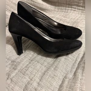 Anne Klein black suede pumps